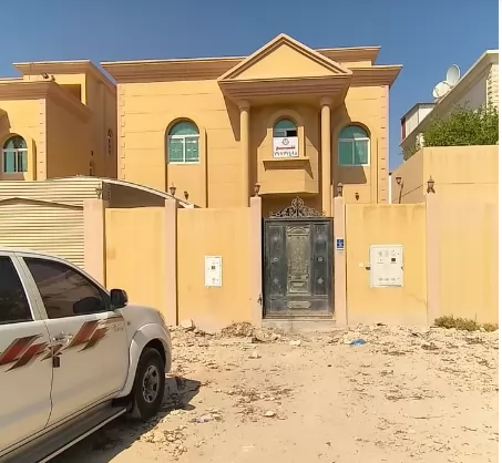 Residential Ready Property 4+maid Bedrooms U/F Standalone Villa  for sale in Al Sadd , Doha #7182 - 1  image 